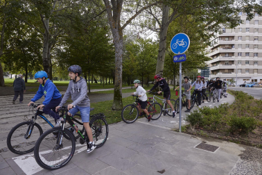 Foto de la ‘bicicletada escolar’ por las calles de Pamplona.