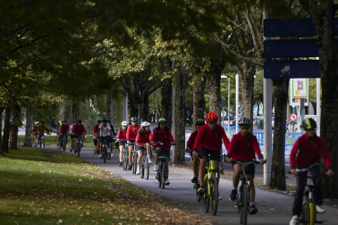 Foto de la ‘bicicletada escolar’ por las calles de Pamplona.