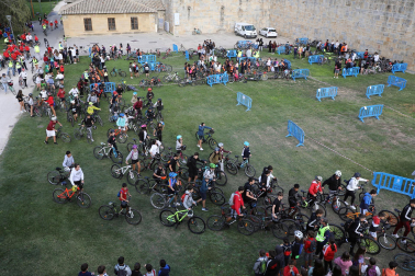 Foto de la bicicletada por las calles de Pamplona.