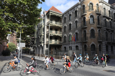 Foto de la bicicletada por las calles de Pamplona.