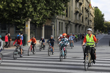 Foto de la bicicletada por las calles de Pamplona.