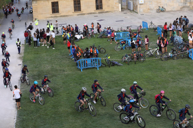 Foto de la bicicletada por las calles de Pamplona.