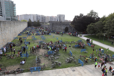 Foto de la bicicletada por las calles de Pamplona.