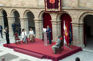 Fotos del galardón otorgado a Voces para la Paz (Músicos solidarios) de Tudela.