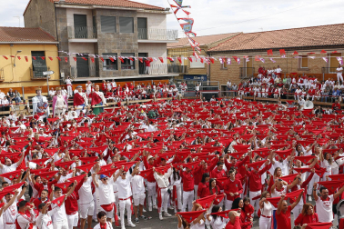 Cohete del inicio de las fiestas de San Miguel de Cortes 2022