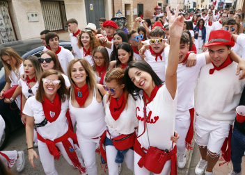 Cohete del inicio de las fiestas de San Miguel de Cortes 2022
