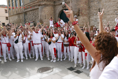 Cohete del inicio de las fiestas de San Miguel de Cortes 2022