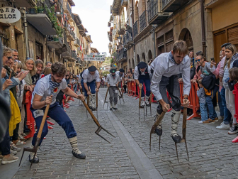 Carreras de layas y mercado de artesanía de Puente la Reina