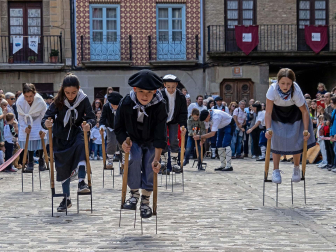 Carreras de layas y mercado de artesanía de Puente la Reina