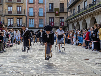 Carreras de layas y mercado de artesanía de Puente la Reina
