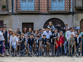 Carreras de layas y mercado de artesanía de Puente la Reina