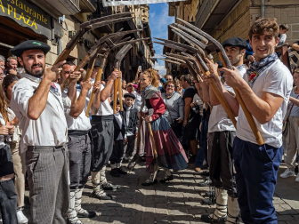 Carreras de layas y mercado de artesanía de Puente la Reina