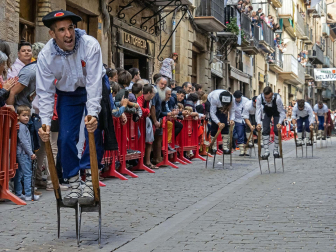 Carreras de layas y mercado de artesanía de Puente la Reina