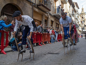 Carreras de layas y mercado de artesanía de Puente la Reina