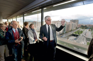 Luis Tena durante una visita anterior a la sede del COAVN