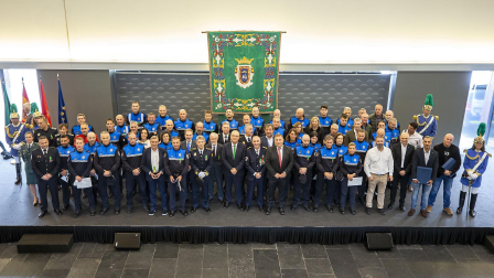 Fotos del acto de la Policía Municipal de Pamplona en honor a su patrón San Miguel. /
