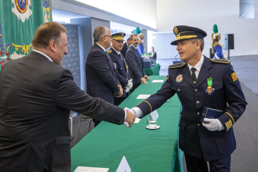 Fotos del acto de la Policía Municipal de Pamplona en honor a su patrón San Miguel. /