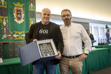 Fotos del acto de la Policía Municipal de Pamplona en honor a su patrón San Miguel. /