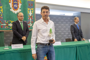 Fotos del acto de la Policía Municipal de Pamplona en honor a su patrón San Miguel. /
