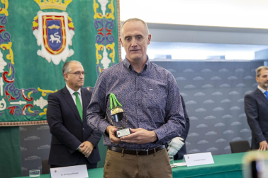 Fotos del acto de la Policía Municipal de Pamplona en honor a su patrón San Miguel. /