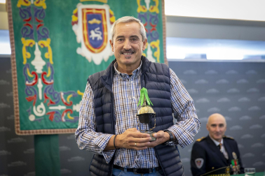 Fotos del acto de la Policía Municipal de Pamplona en honor a su patrón San Miguel. /