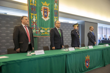 Fotos del acto de la Policía Municipal de Pamplona en honor a su patrón San Miguel. /