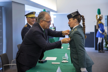 Fotos del acto de la Policía Municipal de Pamplona en honor a su patrón San Miguel. /