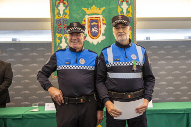 Fotos del acto de la Policía Municipal de Pamplona en honor a su patrón San Miguel. /