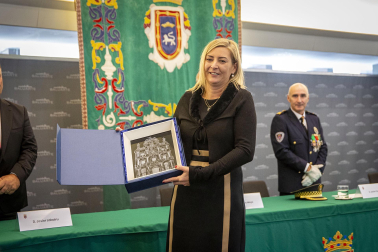 Fotos del acto de la Policía Municipal de Pamplona en honor a su patrón San Miguel. /