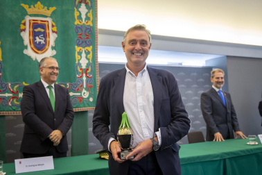 Fotos del acto de la Policía Municipal de Pamplona en honor a su patrón San Miguel. /