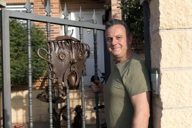 Fotos de las esculturas metálicas realizadas por el artesano de Milagro Miguel Herreras.