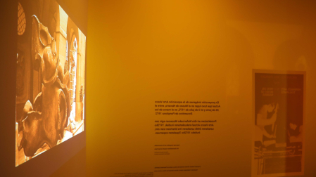 Proyección de una de las imágenes que Pío Guerendiáin tomó de la 'Muestra de Arte Vasco Actual'