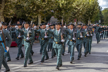 Fotos del desfile de la Guardia Civil en el día de su patrona en Pamplona.