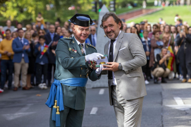 Fotos del desfile de la Guardia Civil en el día de su patrona en Pamplona.