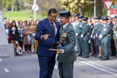 Fotos del desfile de la Guardia Civil en el día de su patrona en Pamplona.