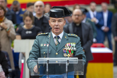 Fotos del desfile de la Guardia Civil en el día de su patrona en Pamplona.