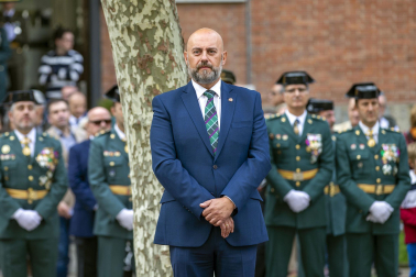 Fotos del desfile de la Guardia Civil en el día de su patrona en Pamplona.