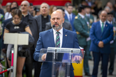 Fotos del desfile de la Guardia Civil en el día de su patrona en Pamplona.