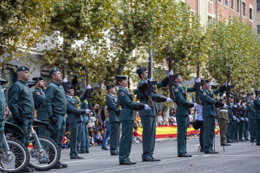 Fotos del desfile de la Guardia Civil en el día de su patrona en Pamplona.