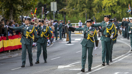 Fotos del desfile de la Guardia Civil en el día de su patrona en Pamplona.