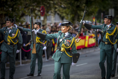 Fotos del desfile de la Guardia Civil en el día de su patrona en Pamplona.
