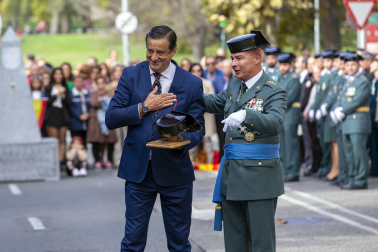 Fotos del desfile de la Guardia Civil en el día de su patrona en Pamplona.