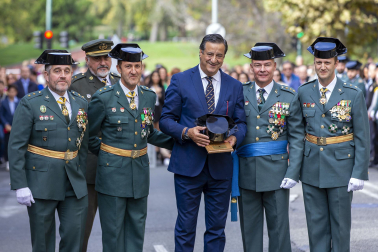 Fotos del desfile de la Guardia Civil en el día de su patrona en Pamplona.