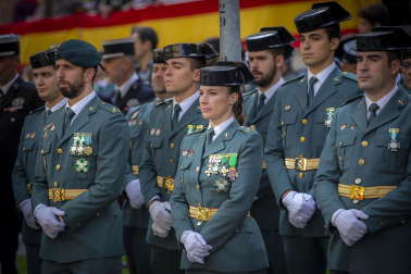Fotos del desfile de la Guardia Civil en el día de su patrona en Pamplona.