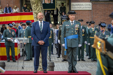 Fotos del desfile de la Guardia Civil en el día de su patrona en Pamplona.