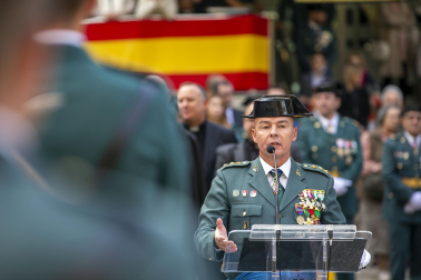 Fotos del desfile de la Guardia Civil en el día de su patrona en Pamplona.
