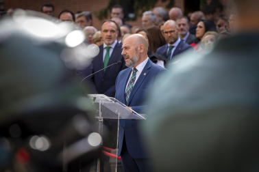Fotos del desfile de la Guardia Civil en el día de su patrona en Pamplona.