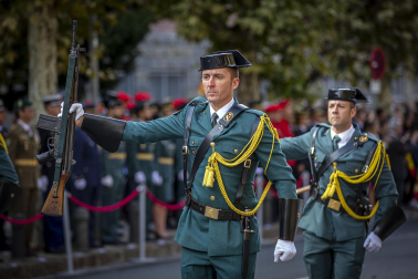 Fotos del desfile de la Guardia Civil en el día de su patrona en Pamplona.