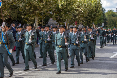 Fotos del desfile de la Guardia Civil en el día de su patrona en Pamplona.