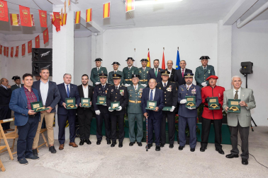 Fotos del homanaje al capital de la Guardia Civil de Tudela en el día de su patrona.